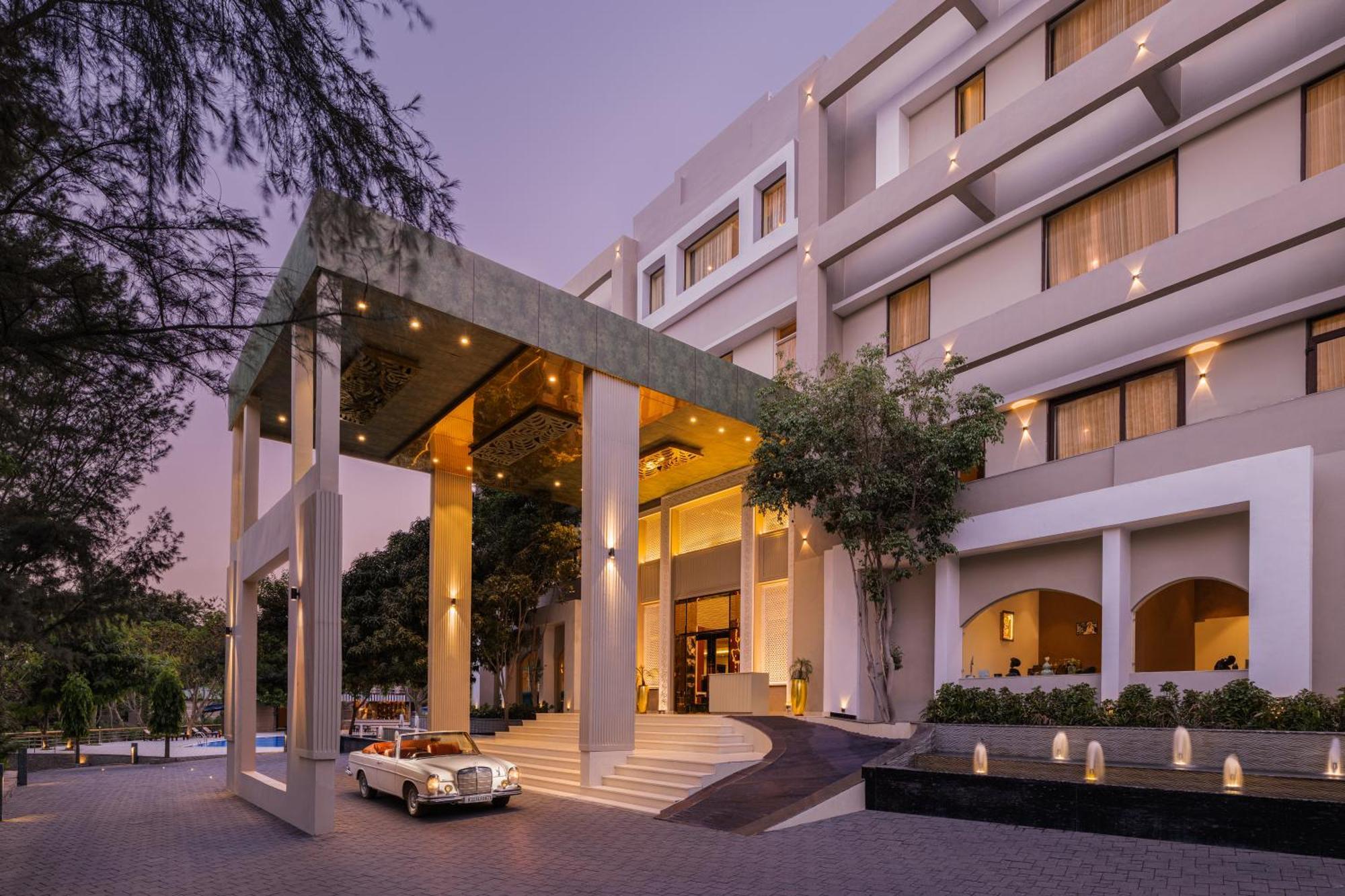 Essentia Luxury Resort & Spa อุเดเปอร์ ภายนอก รูปภาพ