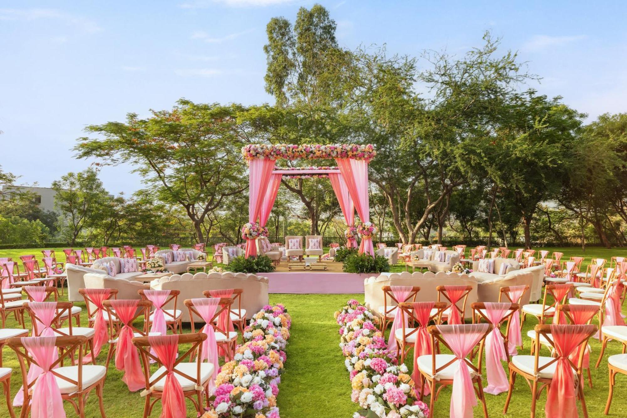 Essentia Luxury Resort & Spa อุเดเปอร์ ภายนอก รูปภาพ
