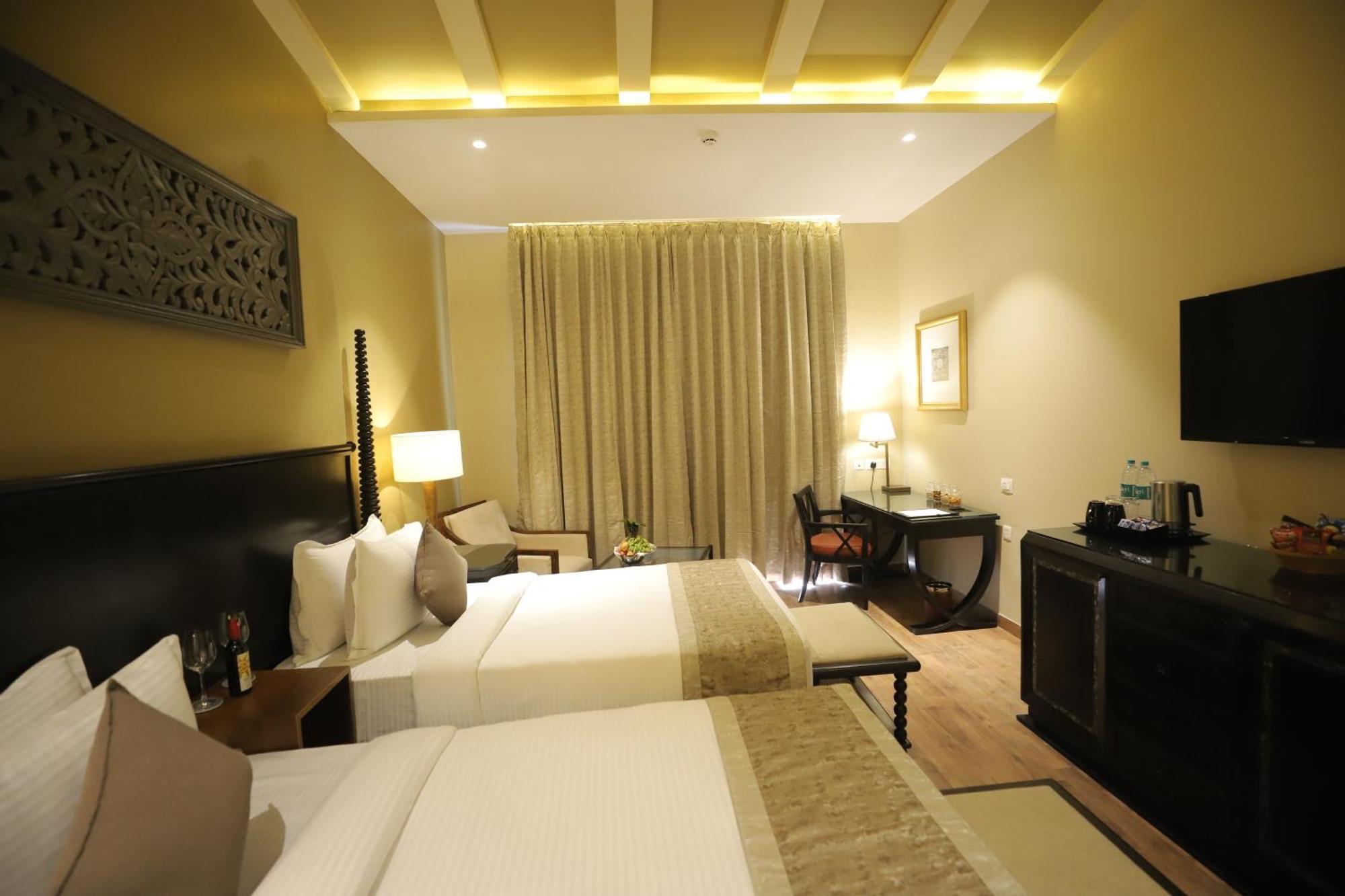 Essentia Luxury Resort & Spa อุเดเปอร์ ภายนอก รูปภาพ