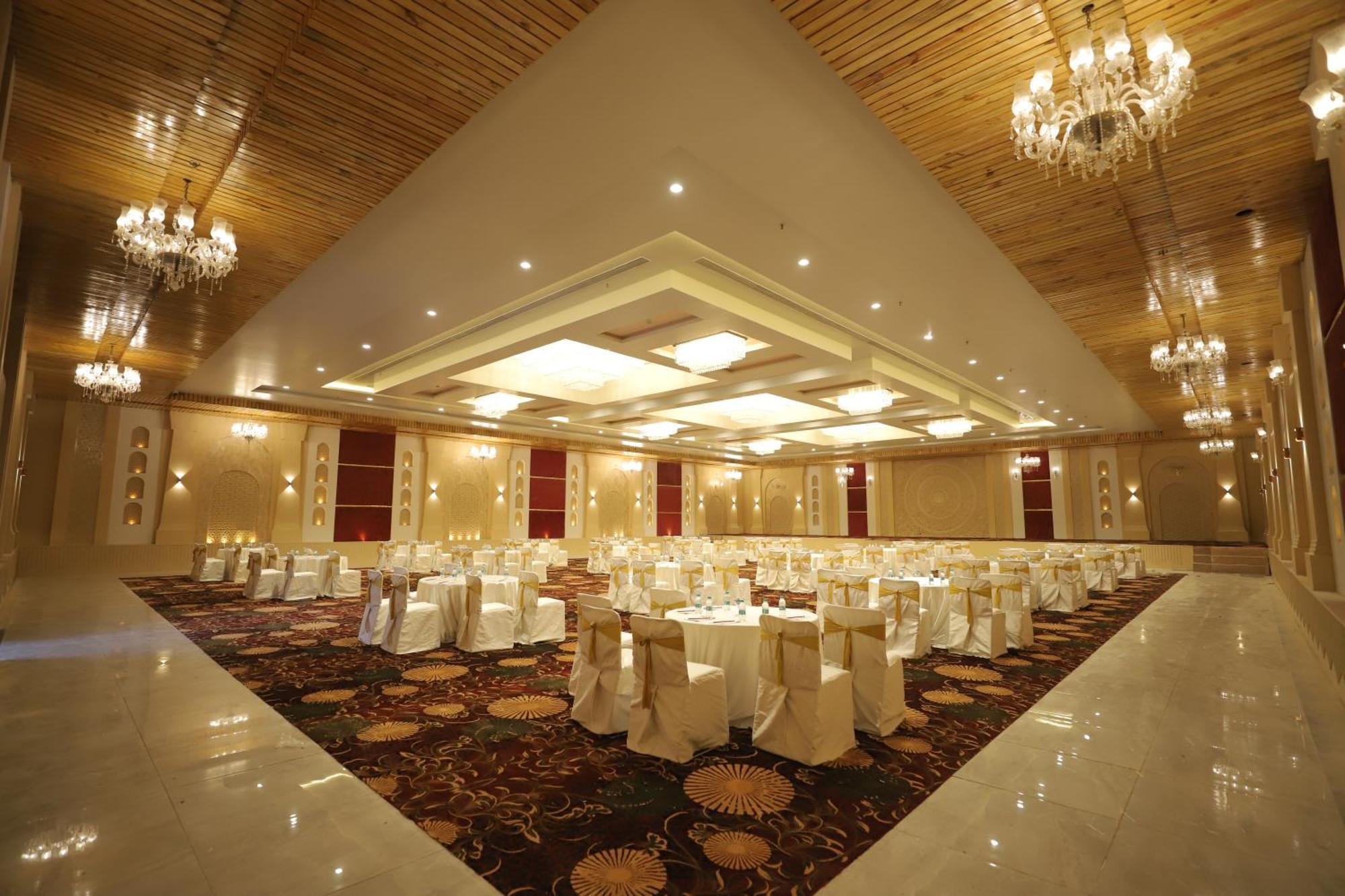 Essentia Luxury Resort & Spa อุเดเปอร์ ภายนอก รูปภาพ
